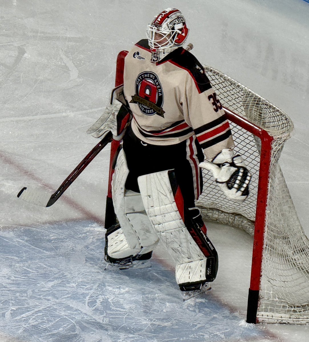 StadiumVagabond's tweet photo. Ankle surgery on Tue, but couldnβt miss last game at Historic Matthews Arena. Thanks to @GoNUathletics for helping with ADA seat. Many more pics to comeβ¦ π©Ό
#StadiumVagabond #MatthewsArena #Northeastern #NortheasternHuskies #CollegeHockey #BostonSports #Bruins #Celtics #GoNU https://t.co/TabxHXzSVe