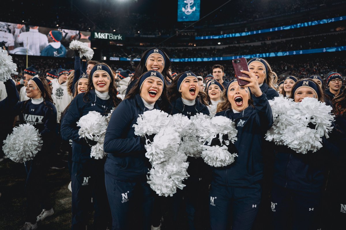 NavalAcademy's tweet photo. NAVY SINGS SECOND! ⚓⚓️ https://t.co/0DNUMW1CXb