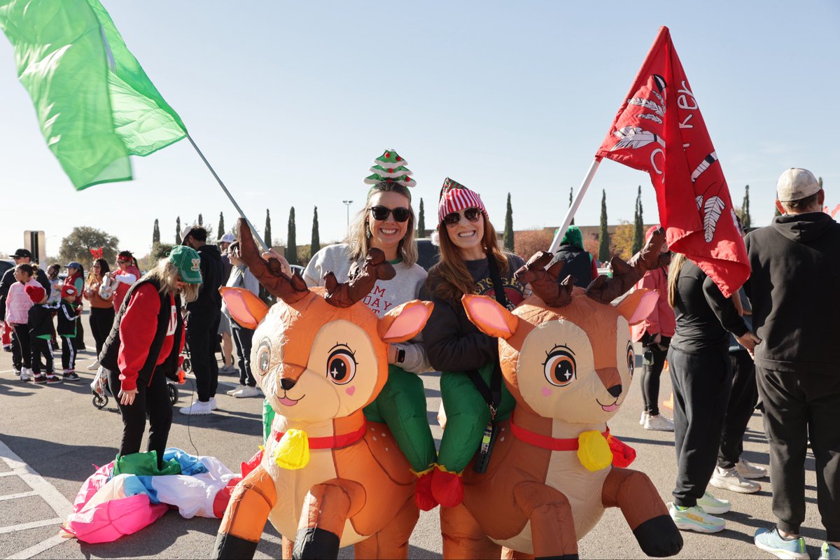 Midland_ISD's tweet photo. 🎅🏼🏃🏽‍♀️‍➡️Family fun and December sun! Our Jingle Bell Jog was a huge success this morning! Big shout out to @midlandisdhpe for planning such a fun community event!🏃🏽‍♀️🎅🏼
#StudentExperience #EngageAndAct #ExcellenceInAction https://t.co/RfWKsW8nCz