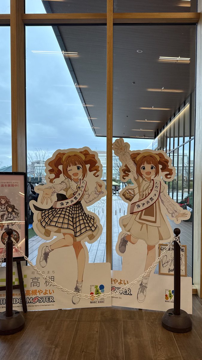 やよいのパネルの右下に仁後真耶子さんのサイン色紙がある事に気付いた