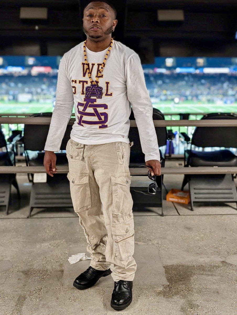FunSizekeem's tweet photo. Win or Lose We’re Still St.Aug! 💜💛🗡️✊🏾 #RiseSons #FortheGlory #PurpleProud https://t.co/cTTz3eEK4p