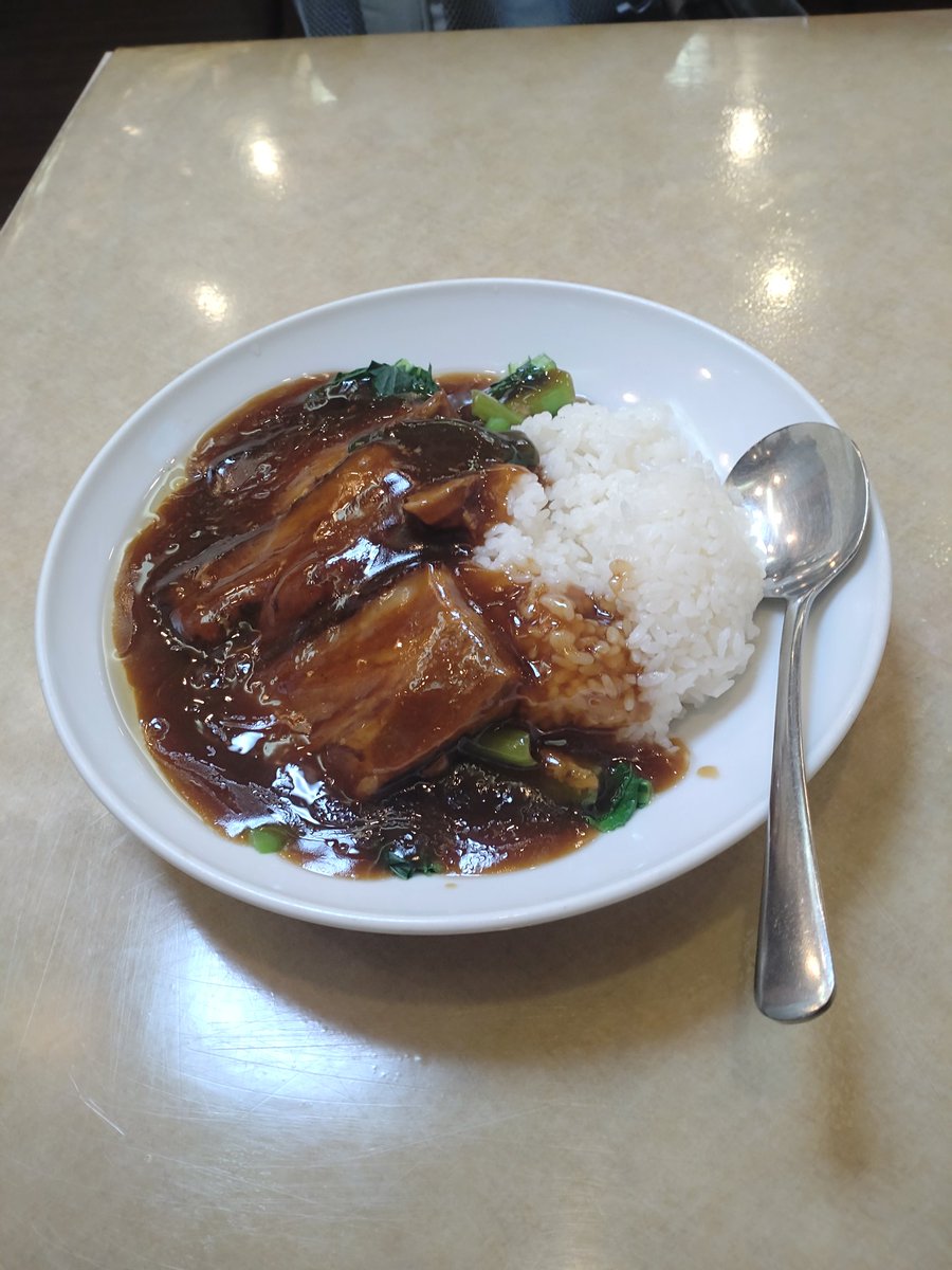 P99only's tweet image. #横浜中華街
#散歩
今朝は冷たい雨。

昨日はイベントを見に元町へ。寝過ごしてイベント見れず。半端な時間で遅めの食事。中華街で軽く食べる。横浜駅はすごい人出だったが。元町、中華街はそこそこだった。まぁ寒かったし。

今日も寒いが都内を回ってくる予定。