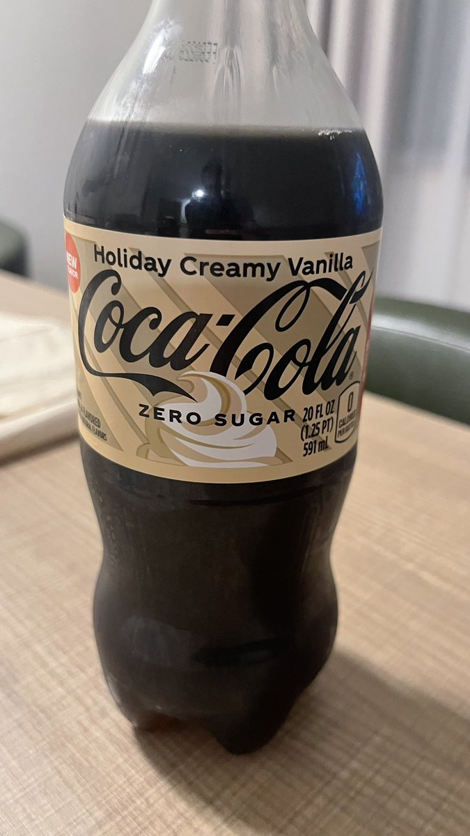 danielslevi's tweet photo. La Coca con vainilla es una de las mejores gaseosas del mundo y no me importa que me puteen.

Necesitamos esta Coca en Argentina! https://t.co/wvndRwGwwM