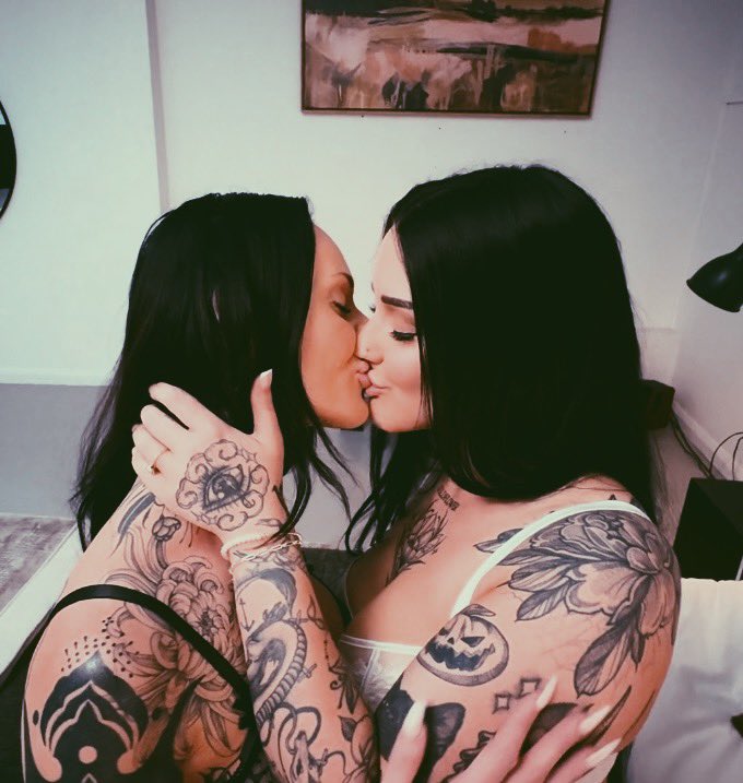 𝖁𝖎𝖔𝖑𝖊𝖙 🦇 tweet media