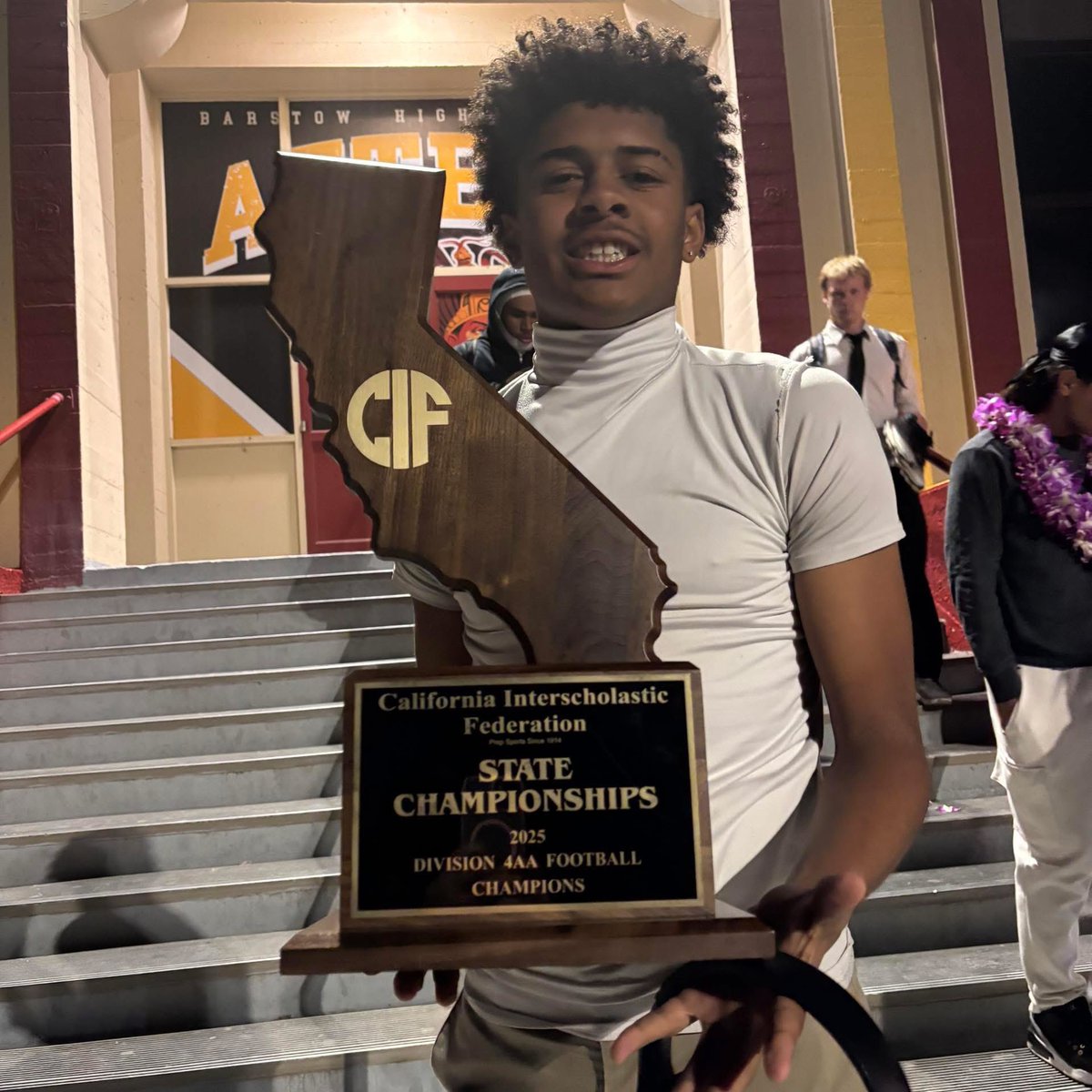 JarvisJr_3's tweet image. #AGTG We are #CIF STATE CHAMPIONS ! I’m so blessed to be apart of a HISTORY MAKING @BarstowFTBL team. We played a tough @SutterFootball team from Nor Cal and was able to overcome a 0-7 deficit with 17 unanswered points to win! Sad to see my seniors go but we sent them off as…