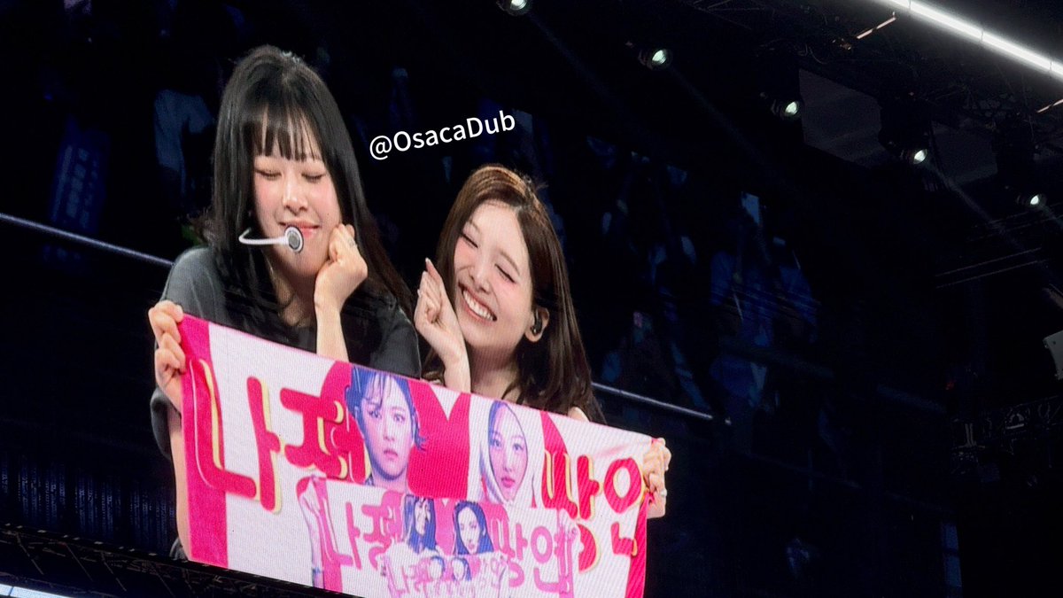OsakaDub's tweet photo. 2yeon in Thailand😘
#THISISFORBKK 
#나연 #정연 https://t.co/NIioTfrUad