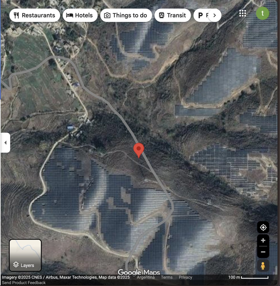 ๊ทธ ๋ฐ์ด๋ด ์์์ด ์ธ๊ณต์ง๋ฅ์ผ๋ก ๋ง๋ค์ด์ง ๊ฒ์ธ์ง ์๋์ง๋ ์ค์ํ์ง ์์ต๋๋ค. ๋ถ์ 25ยฐ46'54.3", ๋๊ฒฝ 105ยฐ28'06.9"์์๋ ๋น์ทํ ํํ์ ์ธ๋ ๊ตฌ์กฐ๋ฌผ์ ๋ณผ ์ ์์ต๋๋ค. ๋๋ ํธ๋ฉ ์นด์ดํฐ๋ฅผ ํ์ธํด ๋ณด๋ฉด