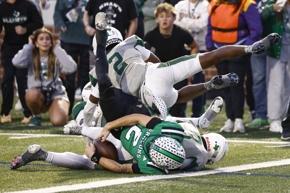 SportsDayHS's tweet image. For those interested... Here's a good look at that fourth-down play through the lens of @elias_valverde 

#TXHSFB