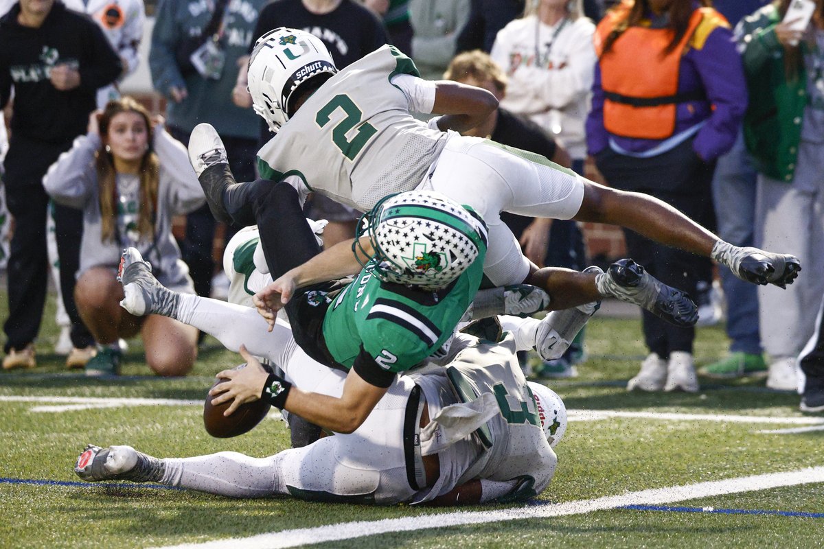 SportsDayHS's tweet image. For those interested... Here's a good look at that fourth-down play through the lens of @elias_valverde 

#TXHSFB