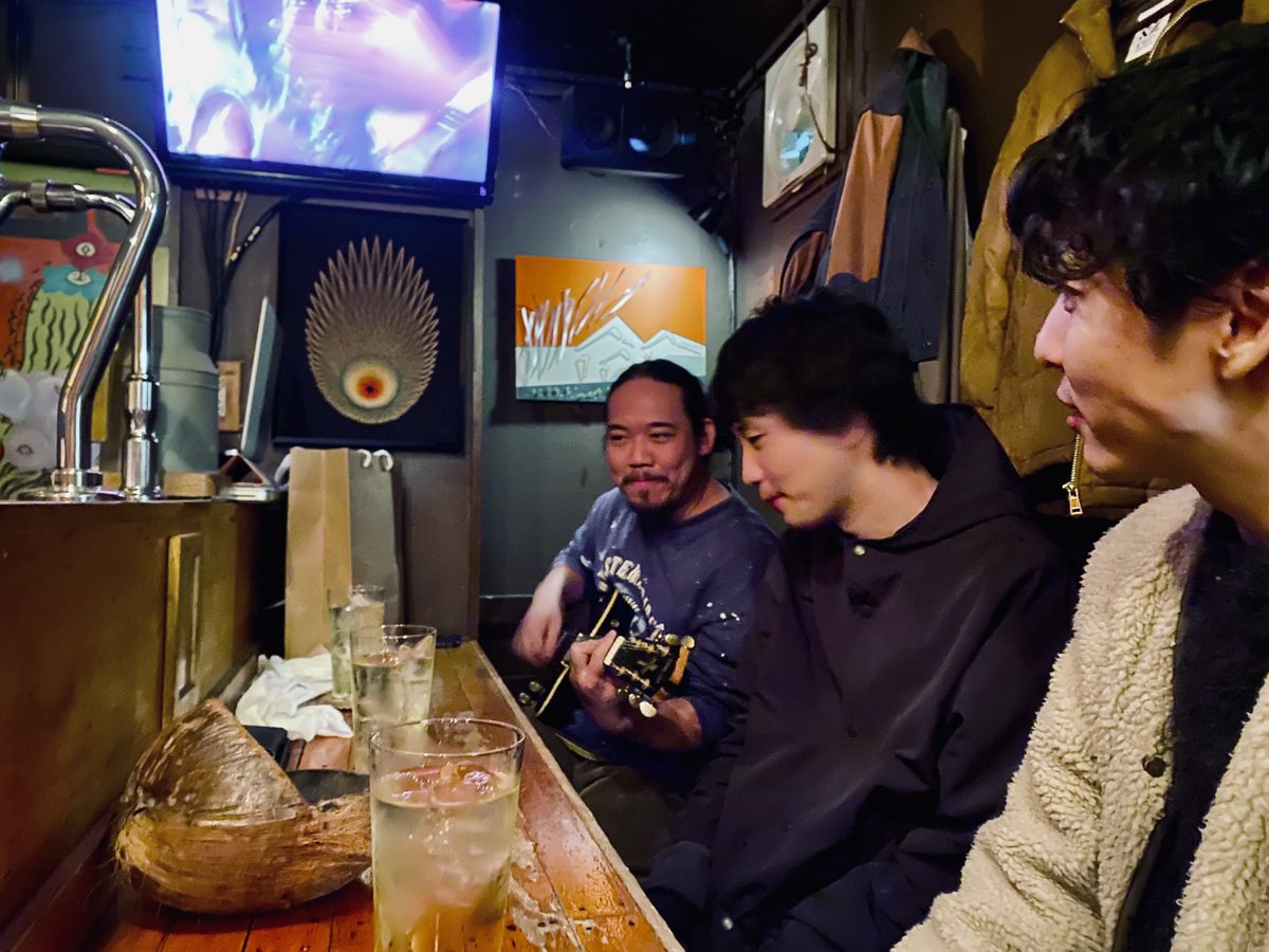Siririnok's tweet photo. お久しぶりです。気付いたら2年半ぶり位ですが四人で集まりました。何をした、というわけでもなく昔の事を思い返したり、Siririnokを思い返すことができました。バンドは終わっても作品は残り続けるので、たまに聴いてあげてください。 https://t.co/GdxGvMrHhQ