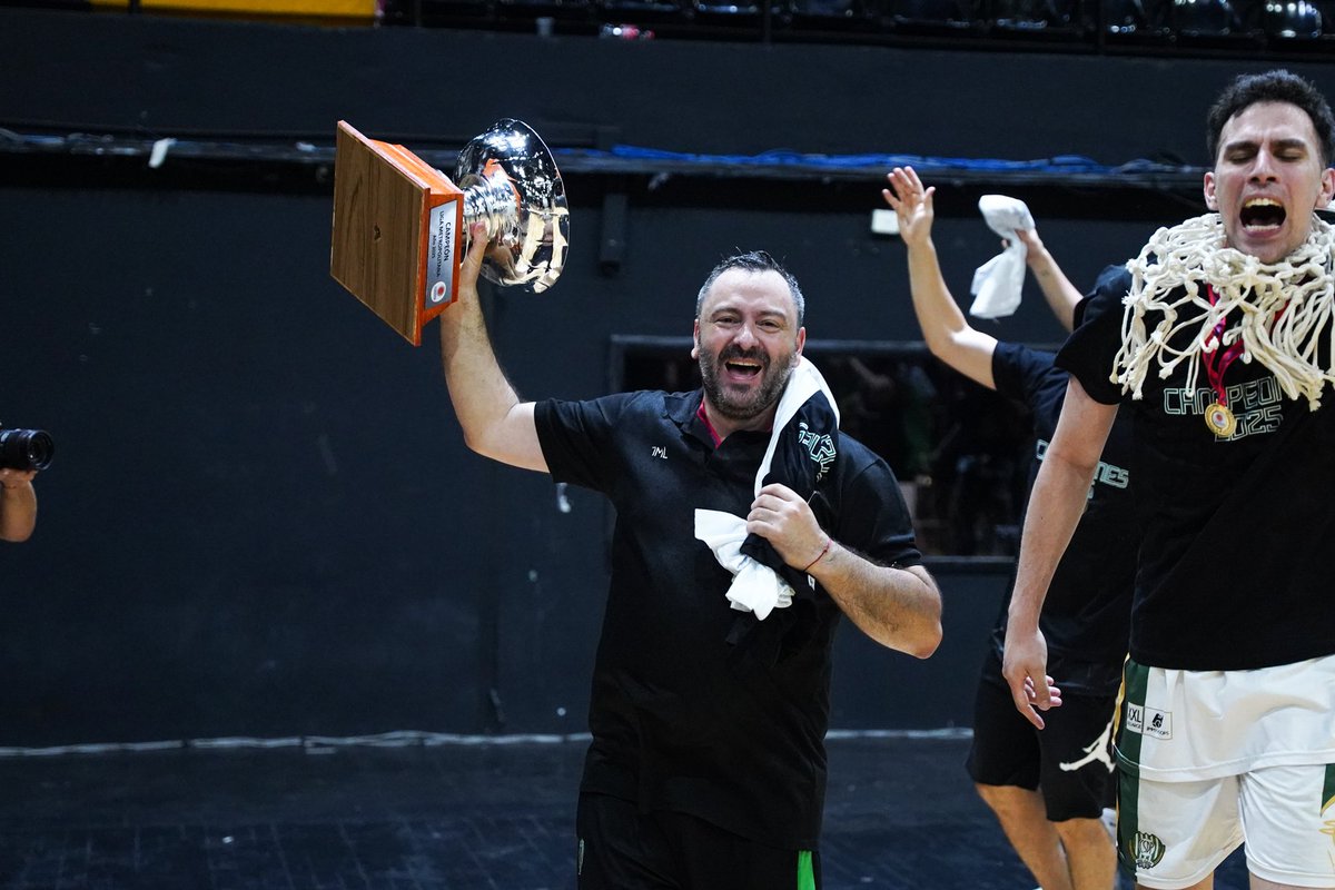 FEBAMBAok's tweet photo. 🏆 ¡EL FESTEJO DE LOS CAMPEONES! 👏🏻

🎉 ¡Felicitaciones, @Pinochobasquet! https://t.co/V9Nu1qauXl