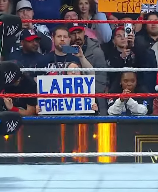 Teffo_01's tweet photo. A "Larry Forever" sign in the crowd 🥹❤️🐾 https://t.co/92usOvPTVl