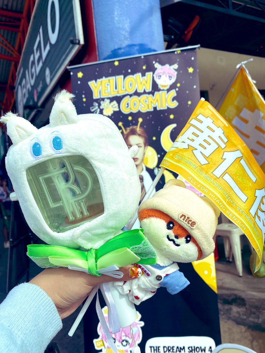 jejeluph's tweet photo. Yesterday me and Jjun at #CosmicForREN @only4_renjun
#TDS4inKL
#RENJUN #๋ฐ์ฅ #ไปไฟ #ใญใณใธใฅใณ https://t.co/WT6tLKCeth