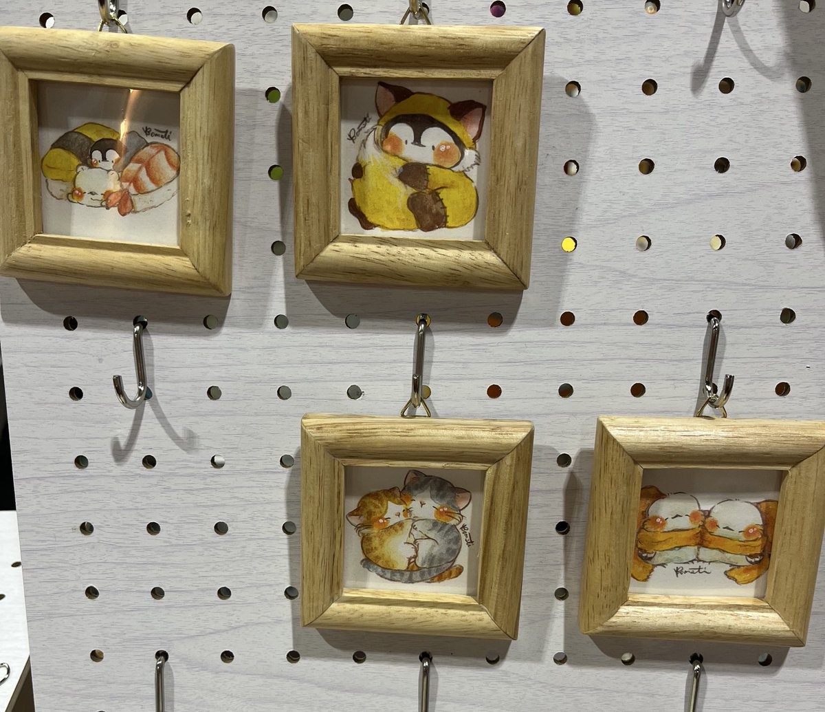 可愛いもふもち動物のイラスト画 額縁付き 可愛いもふもち動物のイラスト画 額縁付き 可愛いもふもち動物の