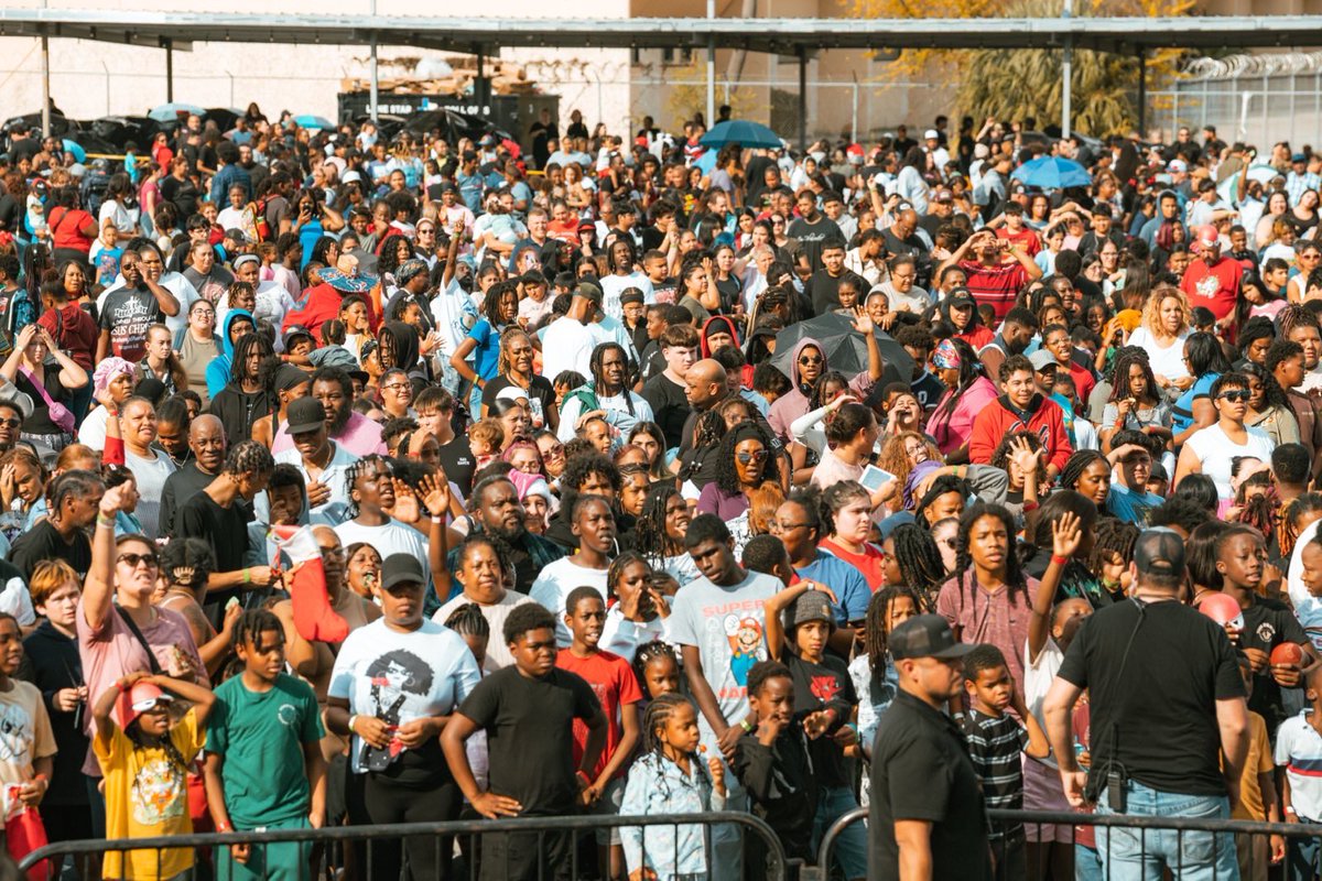 JDShuttlesworth's tweet photo. 🚨 Broke 10,000 in attendance for the first time in America. 710 came to the altar to publicly receive Jesus Christ! Every child in attendance received a very nice toy. Thank you to Jeff Audas, Pastor Jorge & Sandy Garcia (Power of Love,) The @WhiteHouse Faith Office, Paula White, @JennySKorn, Todd Lamphere, and the 500 church volunteers who made this a massive success! MERRY CHRISTMAS 🎄