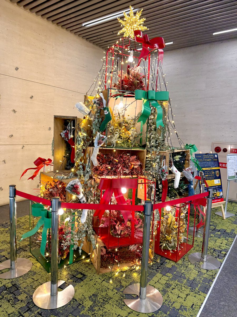encorewat's tweet photo. #なんばパークス の朝ははやい☀️ おやこんなところにクリスマスツリーが🎄 1年あっという間でしたね‼️🙄
Early morning at #NambaParks in Osaka.☀️ Wow, a Christmas tree in a place like this.🎄 The year has flown by so quickly‼️🙄
#渡辺邦孝 #KunitakaWatanabe #デスクリムゾン #アクション https://t.co/JamD2p92xn