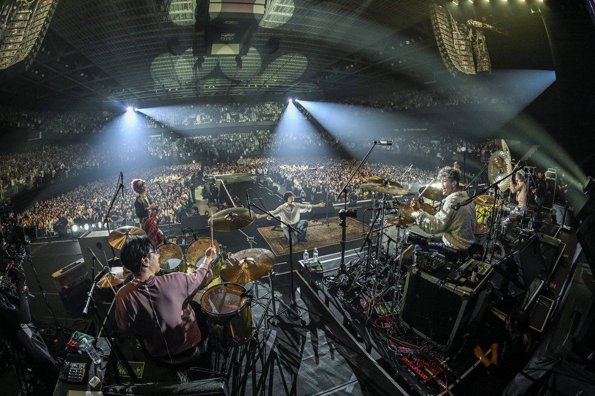 alexandroscrew's tweet photo. 25.12.13
15th Anniversary VIP PARTY ‘25 DAY1 
https://t.co/Io7Pcv1kv7

#Alexandros #VIPPARTY25 https://t.co/h9wOGSr29u