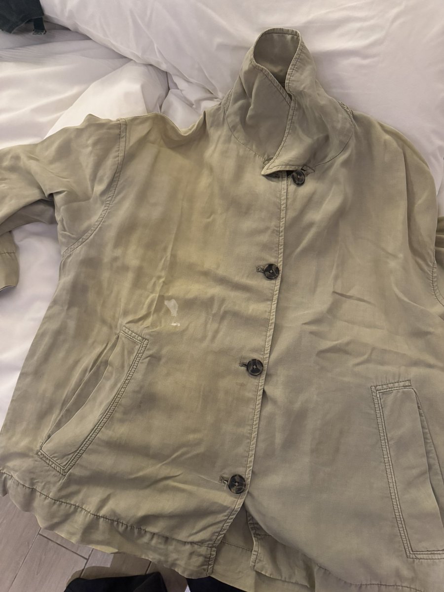 Guys sorry in advance. Golf then straight to airport di naka pack ng maayos ending panay mantsa nadala so brown it is for later.

Green yan muka lang hindi green muka siyang brown pero yun iweawear ko brown nanga lang talaga so ending hindi talaga naka green 

MIKBRENT CMM IN