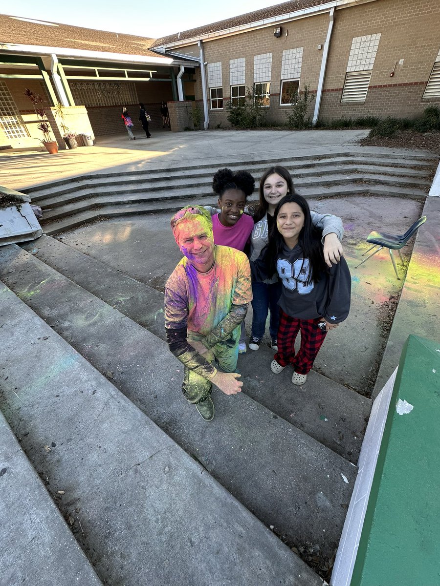 PiedmontlakesMs's tweet photo. Mr Montgomery doing his part in the Apex Fundraiser Challenge!! @Plms_JMontg2265 https://t.co/VOQG5Bt8vl