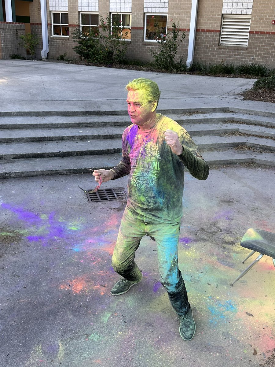 PiedmontlakesMs's tweet photo. Mr Montgomery doing his part in the Apex Fundraiser Challenge!! @Plms_JMontg2265 https://t.co/VOQG5Bt8vl