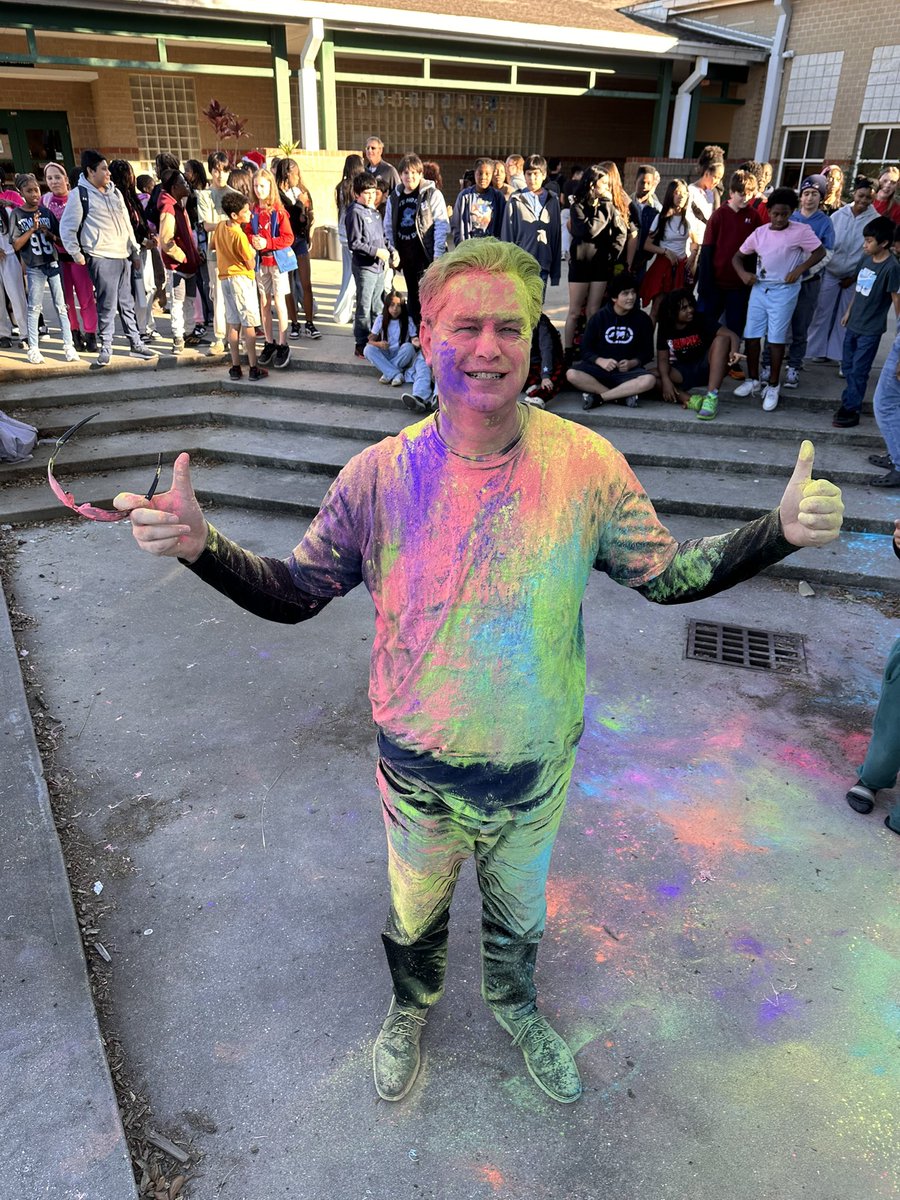 PiedmontlakesMs's tweet photo. Mr Montgomery doing his part in the Apex Fundraiser Challenge!! @Plms_JMontg2265 https://t.co/VOQG5Bt8vl