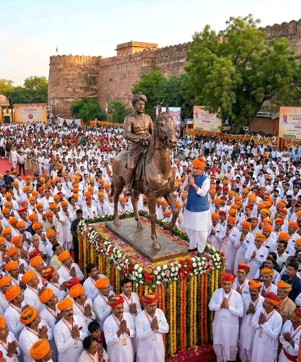 स्व. रोबिनहुड चौहान ठाकुर बलवंत सिंह बाखासर प्रतिमा अनावरण <a href="/rajnathsingh/">Rajnath Singh</a> जी द्वारा किया गया।

भारत की पहली सर्जिकल स्ट्राइक का शेर रोबिनहुड चौहान ठाकुर बलवंत सिंह बाखासर...
आज़ादी के बाद पश्चिमी राजस्थान कच्छ सीमा पर एक ऐसा नाम गूँजता था, जिसे सरकार डकैत कहती थी, पर सीमांत जनता