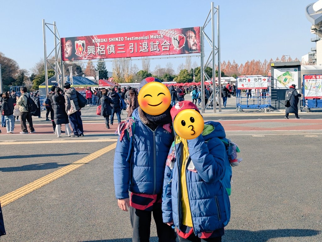 silver_wolf30's tweet photo. 昨日は埼玉スタジアムでロキの引退試合
今日はこれから鹿嶋。。移動で疲労がたまる中チビたちは元気MAX✨️ https://t.co/txoBHfrS97
