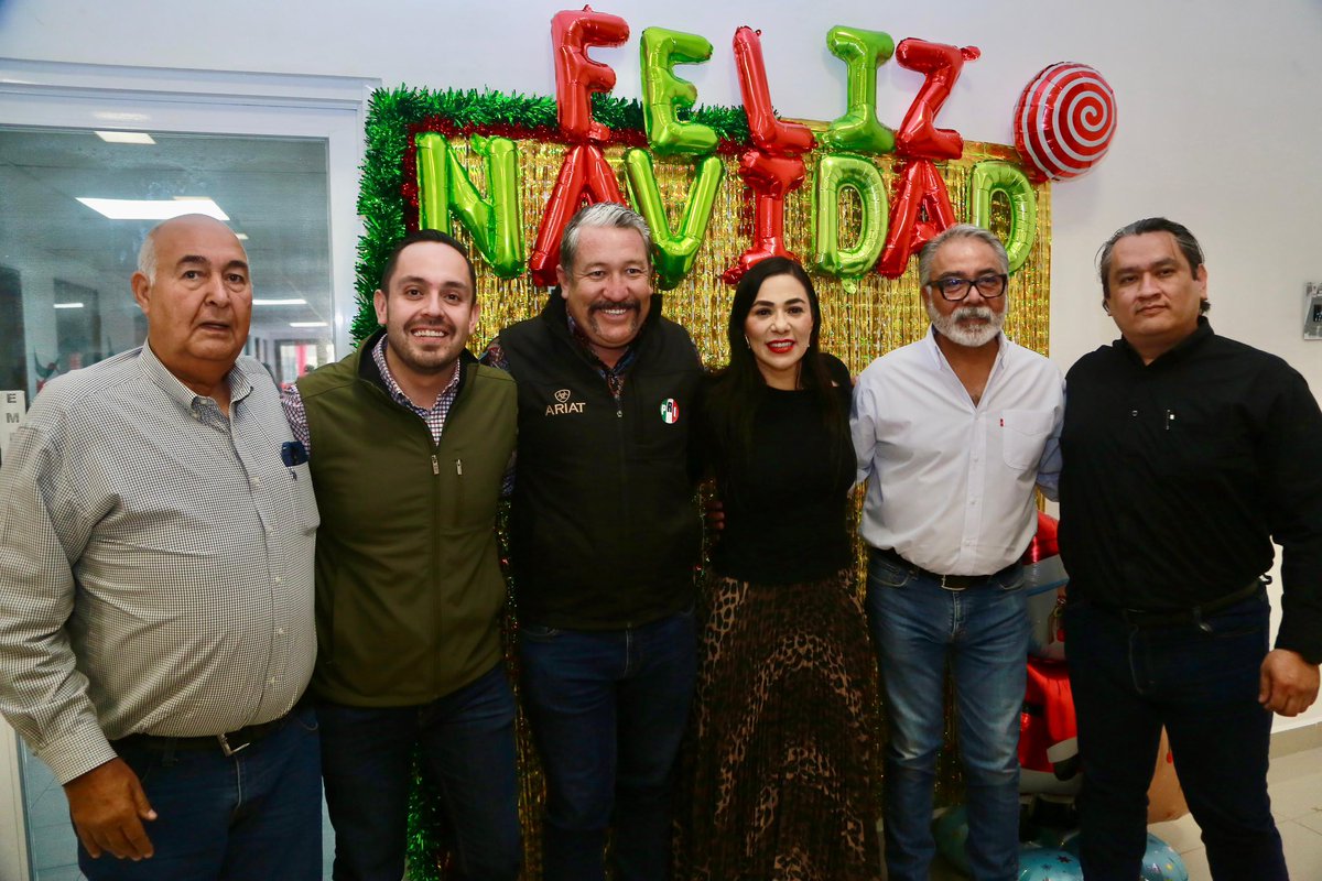 Desde La Laguna, vivimos la posada del Comité Municipal del #PRI en Lerdo, un espacio de convivencia y reconocimiento a nuestra militancia, que con compromiso y trabajo diario sigue impulsando acciones a favor de las familias lerdenses.
¡Listos para ir por más el #2026!