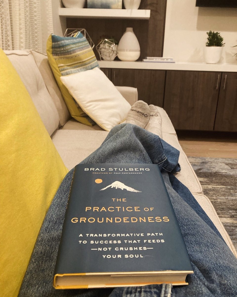 The Practice of Groundedness from ⁦<a href="/BStulberg/">Brad Stulberg</a>⁩ blending nicely with the ⁦<a href="/Airbnb/">Airbnb</a>⁩ decor

#montana #ODP #soccer #bozeman #belgrade