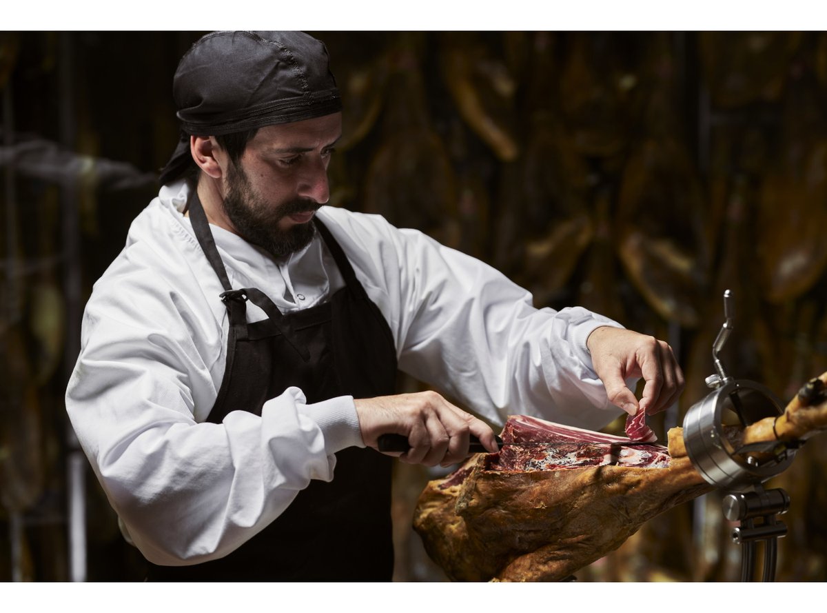 luxurylifestyle's tweet image. What makes Ibérico Ham one of the world's most exceptional gourmet foods? luxurylifestyle.com/headlines/what… #chef #michelinchef #michelinrestaurant #luxuryrestaurant