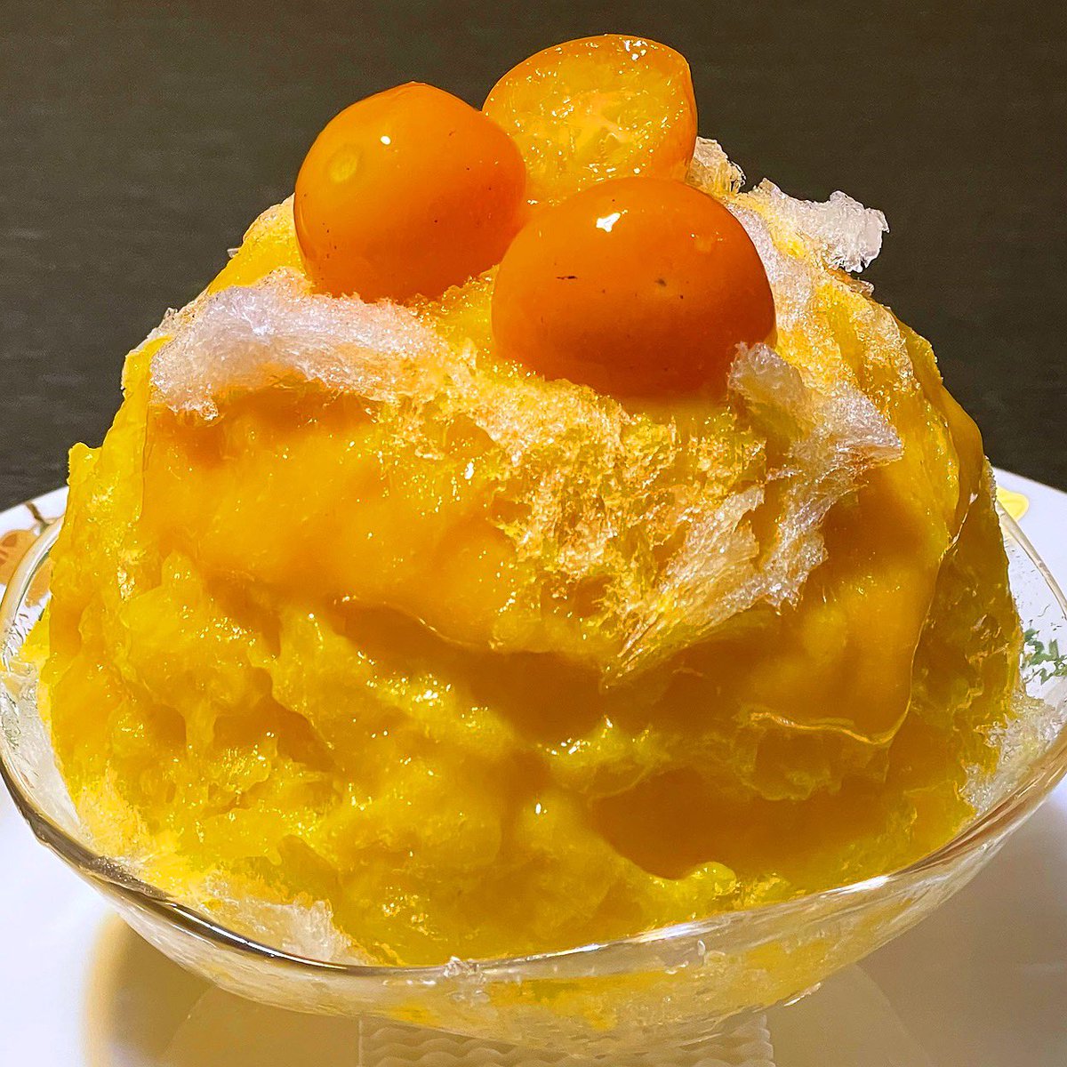 慈げんのかき氷。ザ・生いちごにりんご、ザ・みかん金柑、さつま