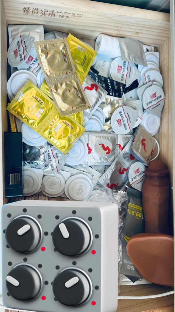 MsTangoW's tweet image. 不夸张，买了上百个，不是怕以后贵，是老婆难得主动考虑这事，那不得满足她？抽屉里满满的，看啥时候能用完，多来点帅哥，一起用🤓🤓🤓