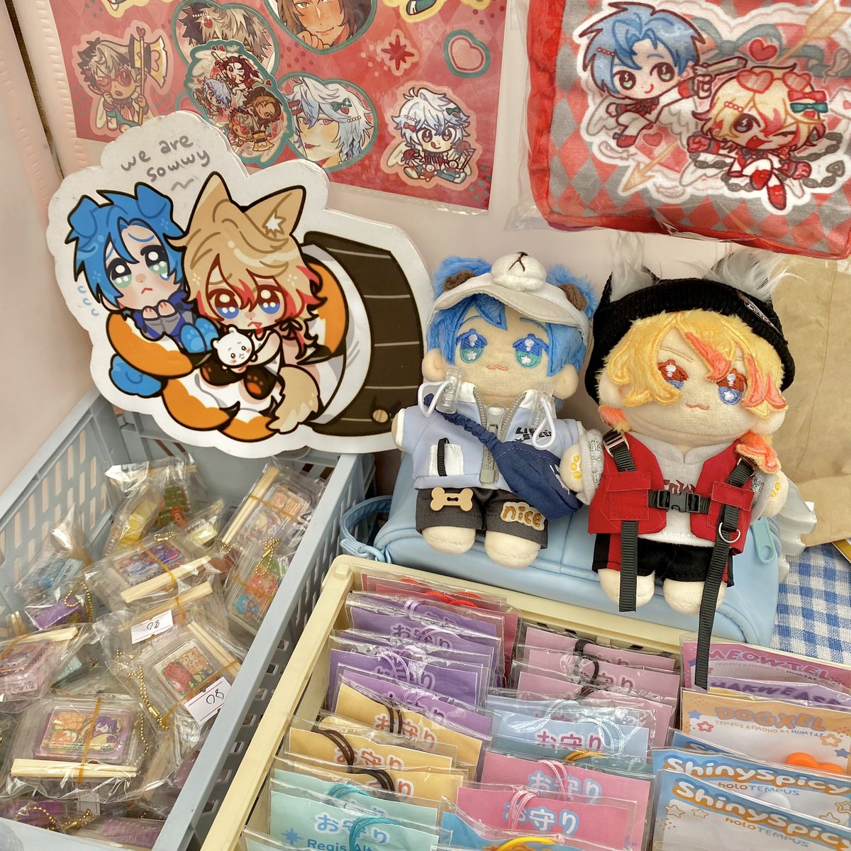 DAY 2!!! littol ShinySpicy have new drip today bc it was cold :3c (they ask for headpats)
come by to grab starsEN merch on the last day!!!! 🥰🫶