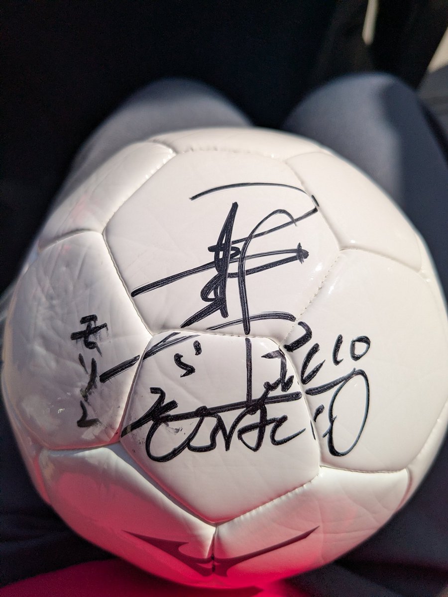 サイン入りボール3個とオマケ1個 森島寛晃会長のサインボールゲット！（2個手に入れた近くの方に頂き