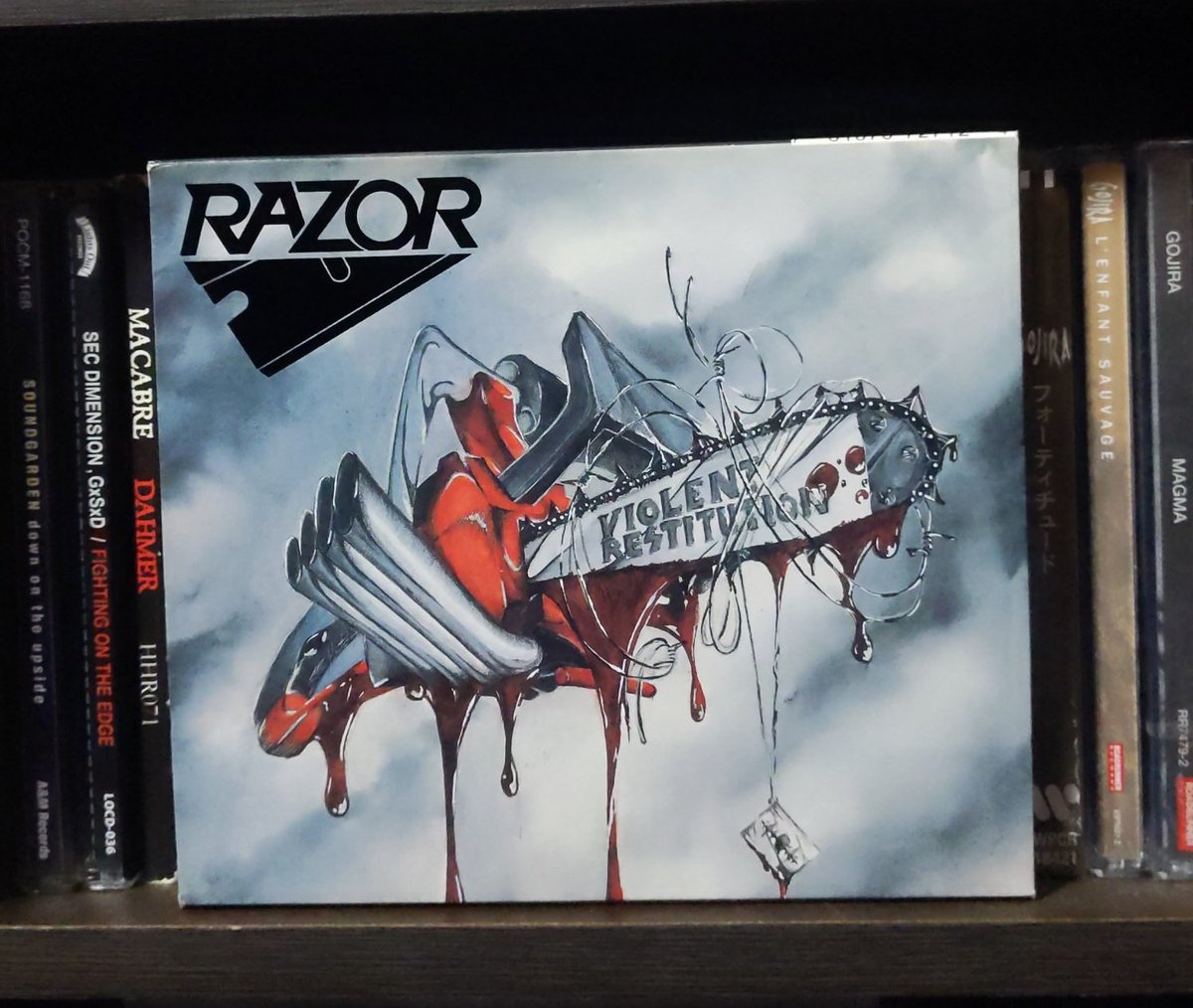ただいまコチラ聴いています。カナダのスラッシュメタルバンド、RAZOR