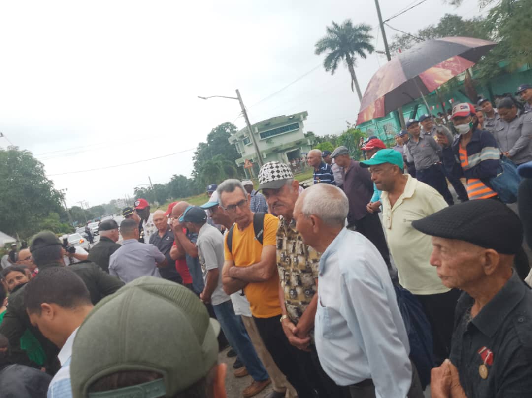 @PilarSomonteCalderon
#CubaEstaFirme
Acto por el 50 Aniversario de los Caídos del Campo de Morteros 120, en el Meij,intercambio de los protagonistas de aquella gesta, participo, Primer Coronel, Delgado además de Yusuan , Diputado a la ANPP
#IzquierdaPinera
#100AñosConFidel 🇨🇺🇨🇺