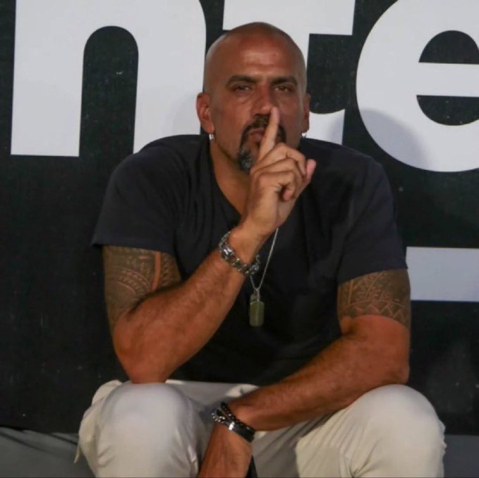 "Verón"

Porque domó a la AFA: desde la tribuna de Estudiantes, alentó como un hincha más al "Pincha" campeón.