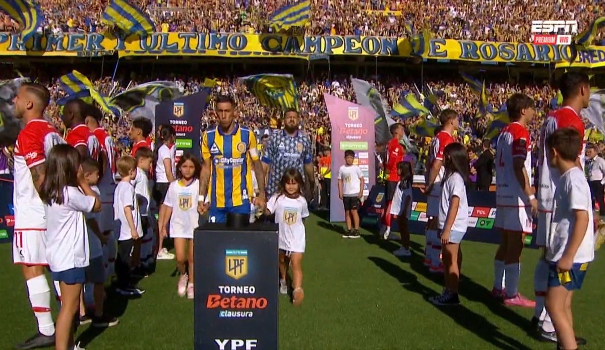 Te reto a poner una imagen con mas AURA que esta en la historia del fútbol argentino

Campeones de espaldas a la AFA.

Honor a Estudiantes de La Patria.