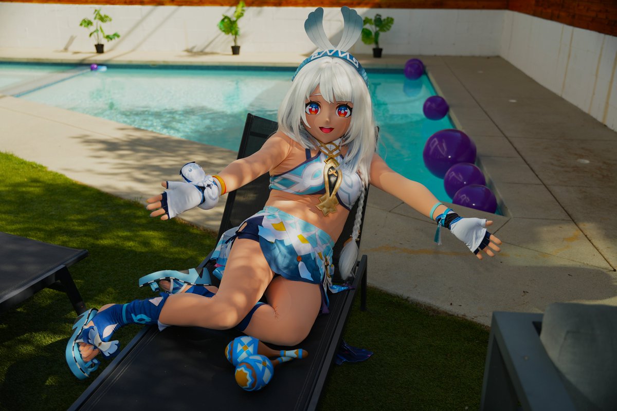 Hey there Traveler! After long days' worth of adventuring make sure to always have time to relax! Why don't you come sit next to me and let Mualani give yeah a hug for a recharge? ~
📸:<a href="/shizut0y0/">静丰</a> 
🎭:<a href="/Larus_kigurumi/">Lucky Larus</a> 
#kigurumeet #mualani #GenshinImpact  #着ぐるみ