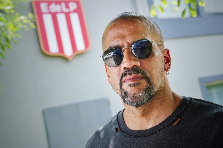 Labrunismocarp's tweet photo. Juan Sebastián Verón se pasó el fútbol argentino.
Estudiantes de La Plata campeón del fútbol argentino.
Se bailó a Rosario Central, Central Córdoba, Di María, Gimnasia, Racing, a la AFA, a Chiqui Tapia, al forro de Toviggino.

Merecidisimo. https://t.co/flW2yMIyjZ