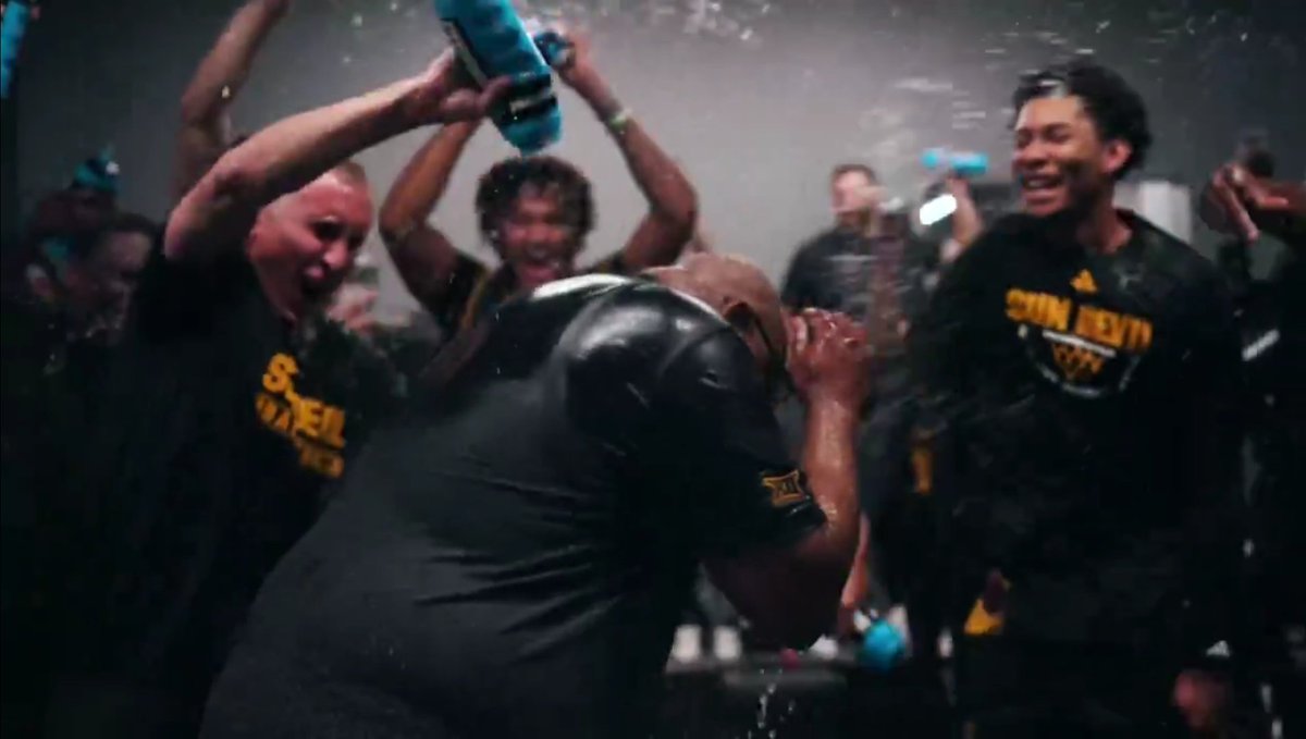 johnnykarstadt's tweet image. Congrats Coach Irvin!

Who was leading the celebration?
That's right...

BOBBY F*CKIN HURLEY! 
😈🔱