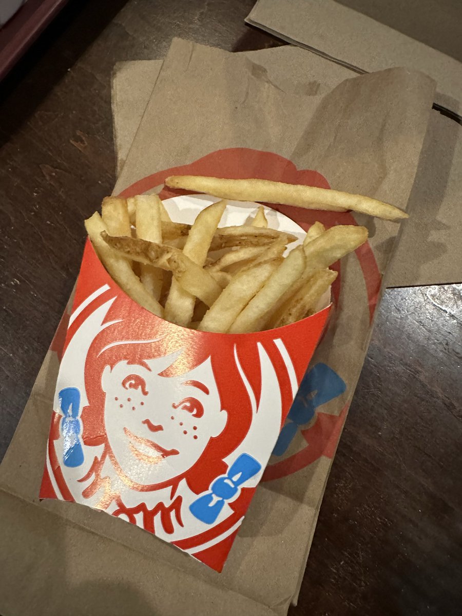 MissTinaSun's tweet photo. After spending $17+ for my dinner @Wendys via drive-thru, &amp; they missed my fries which comes with my combo. Called the store, told me to com back with a receipt, they’ll get me fries. Two trips, cold fries 🍟 and NO APOLOGY for messing up my order! #PoorService #willnotreturn https://t.co/5EOIZJPacU