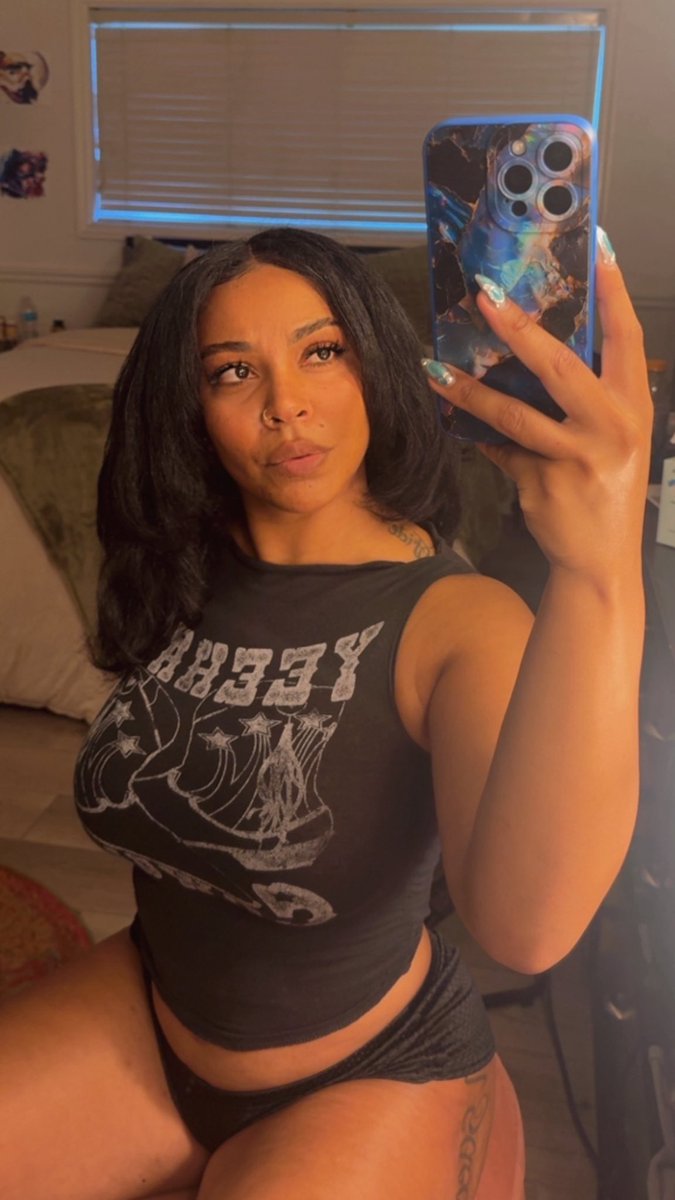 meganthesaiyan's tweet photo. So??? https://t.co/lNE2HGPyv4