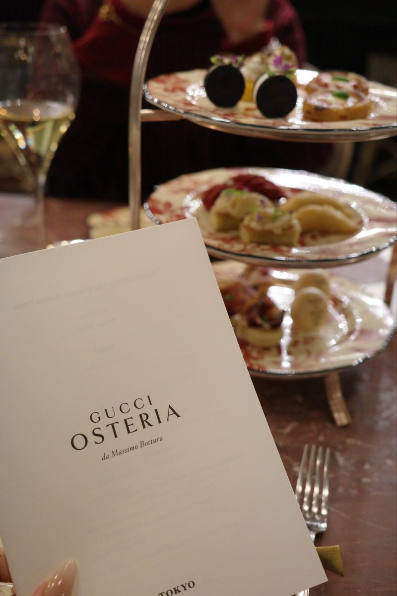 mrumruco's tweet photo. 📍Gucci Osteria /銀座

店内の雰囲気や食器がお茶会みたいな雰囲気でとっても可愛くて、セイボリーメインのコースが一つ一つ繊細でとっても美味しい。ディナー席はまた違った雰囲気で素敵なので女子会やデートにぜひ…🍽️🌙 https://t.co/1HUtA11g1l