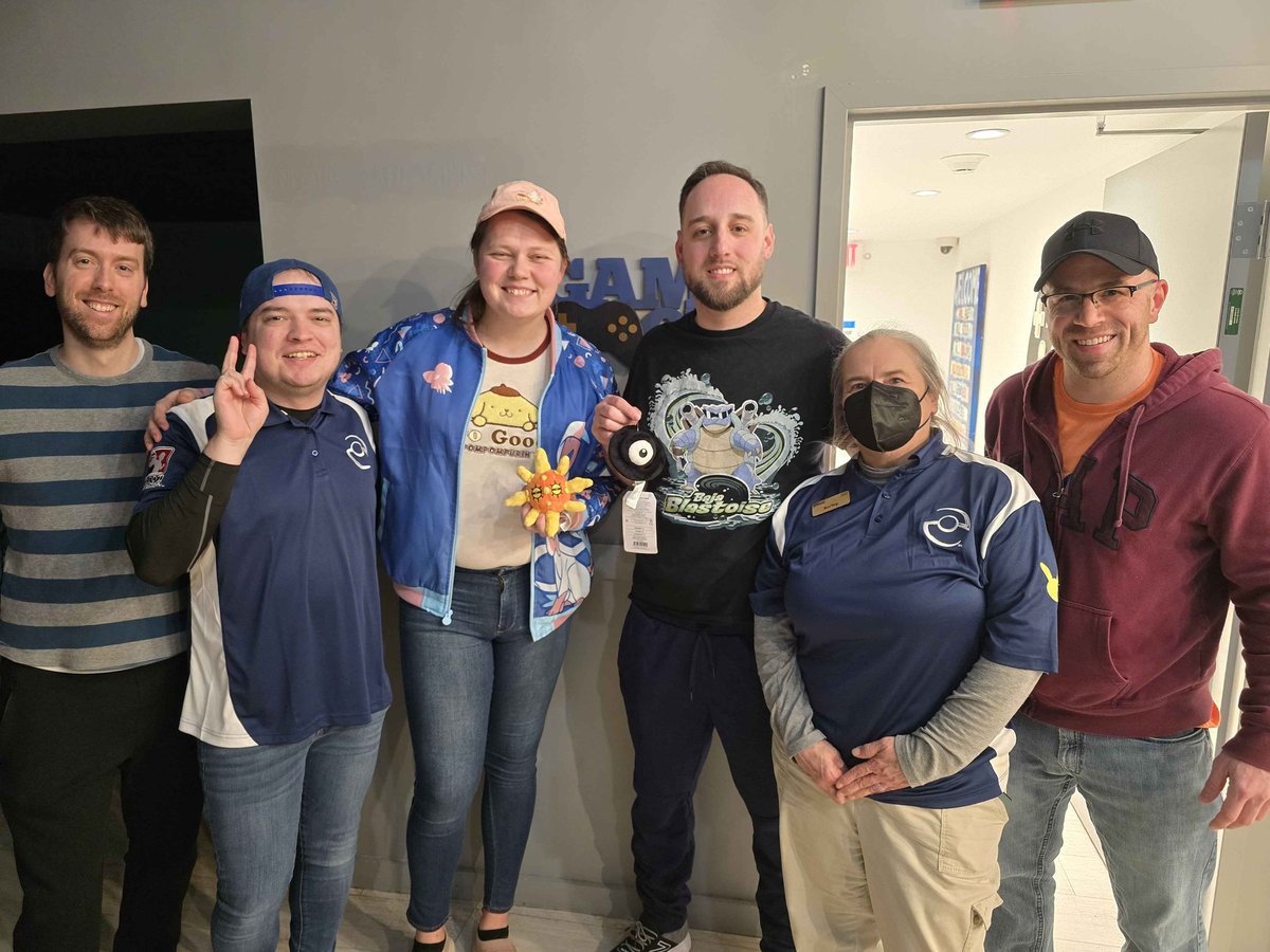 GoddessNHoff's tweet image. Shadow Ball buff YIPPEE! 😛
Heisted a Cup win + Solrock plush with some old friends and new meta mons :3
Team felt fun &amp;amp; is pretty accessible, 1-sheet with some slight adjustments soon™️
S/o everyone for good games and Calvo for the Challenge win, massive ty to judge staff 💚