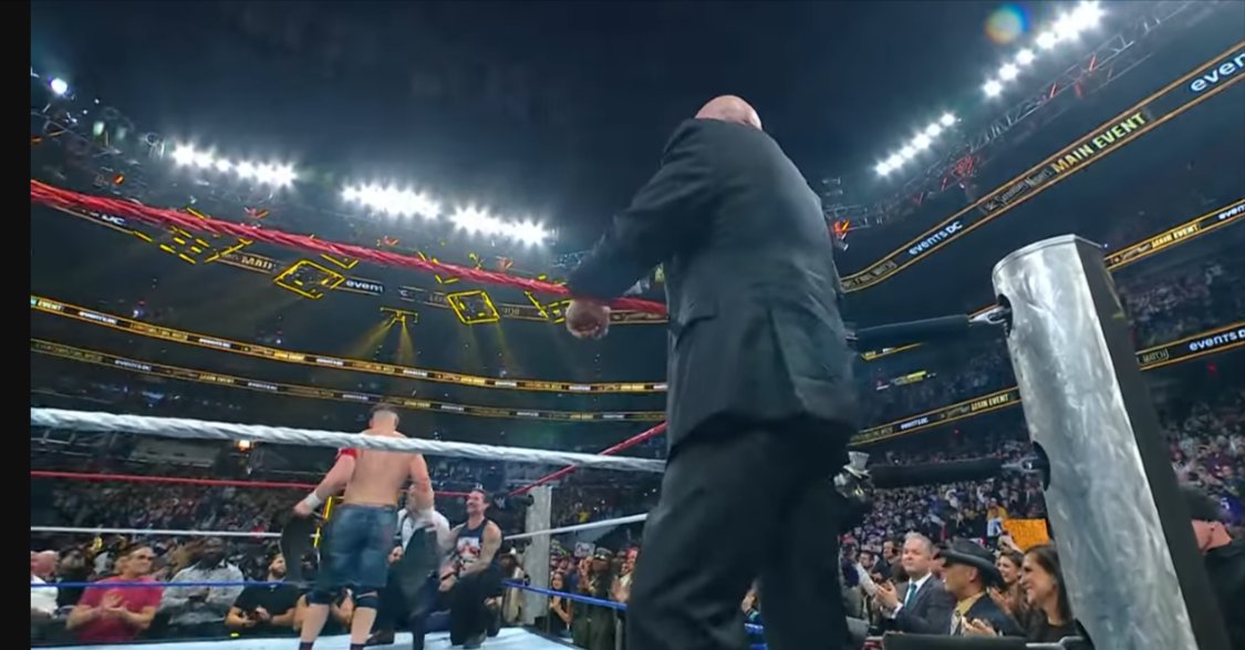WrestleFeatures's tweet photo. THE BOOS?!! https://t.co/ijokXZv958