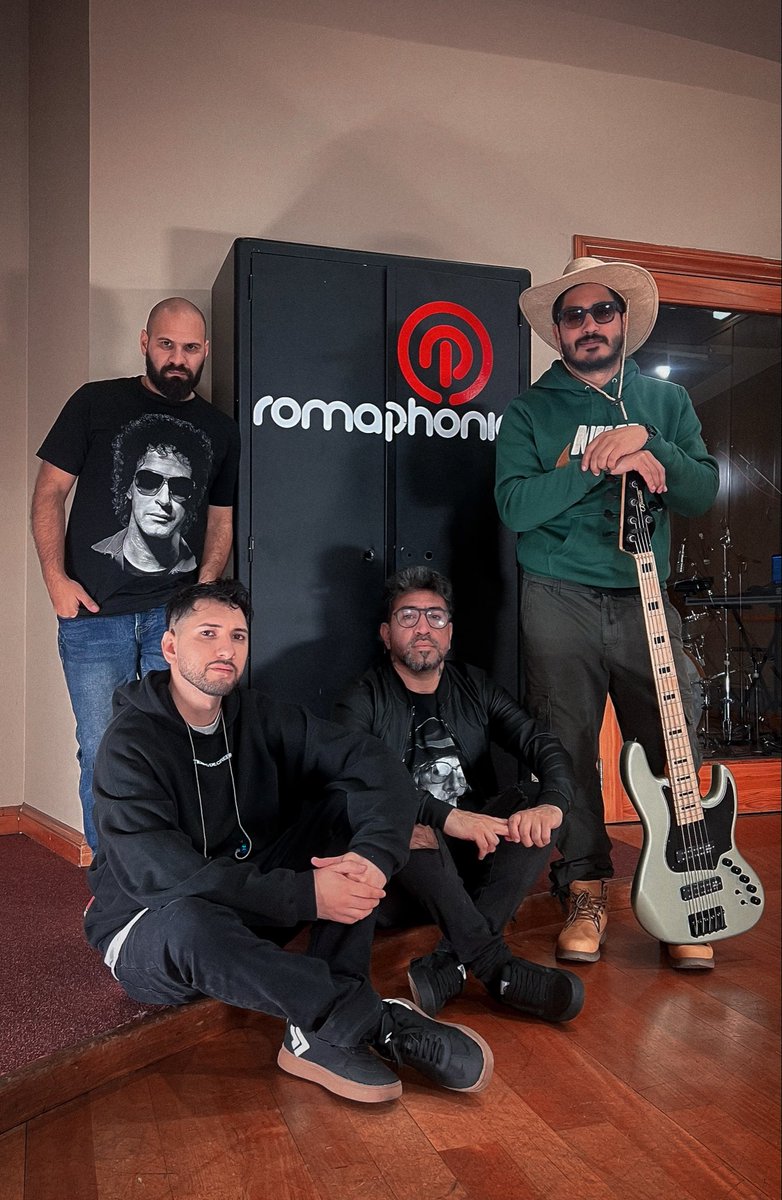ElPerroDeLola's tweet photo. @ElPerroDeLola presenta: 'Buenos Aires'
Live Session grabada en @romaphonic
🗓️ Estreno: Sábado 20 Diciembre
📺 Suscribite al canal de YouTube y activa la campanita para que te llegue la notificación del estreno
.
#ElPerroDeLola #LiveSession #Romaphonic #RomaphonicStudio https://t.co/r6xh2I6nQ3