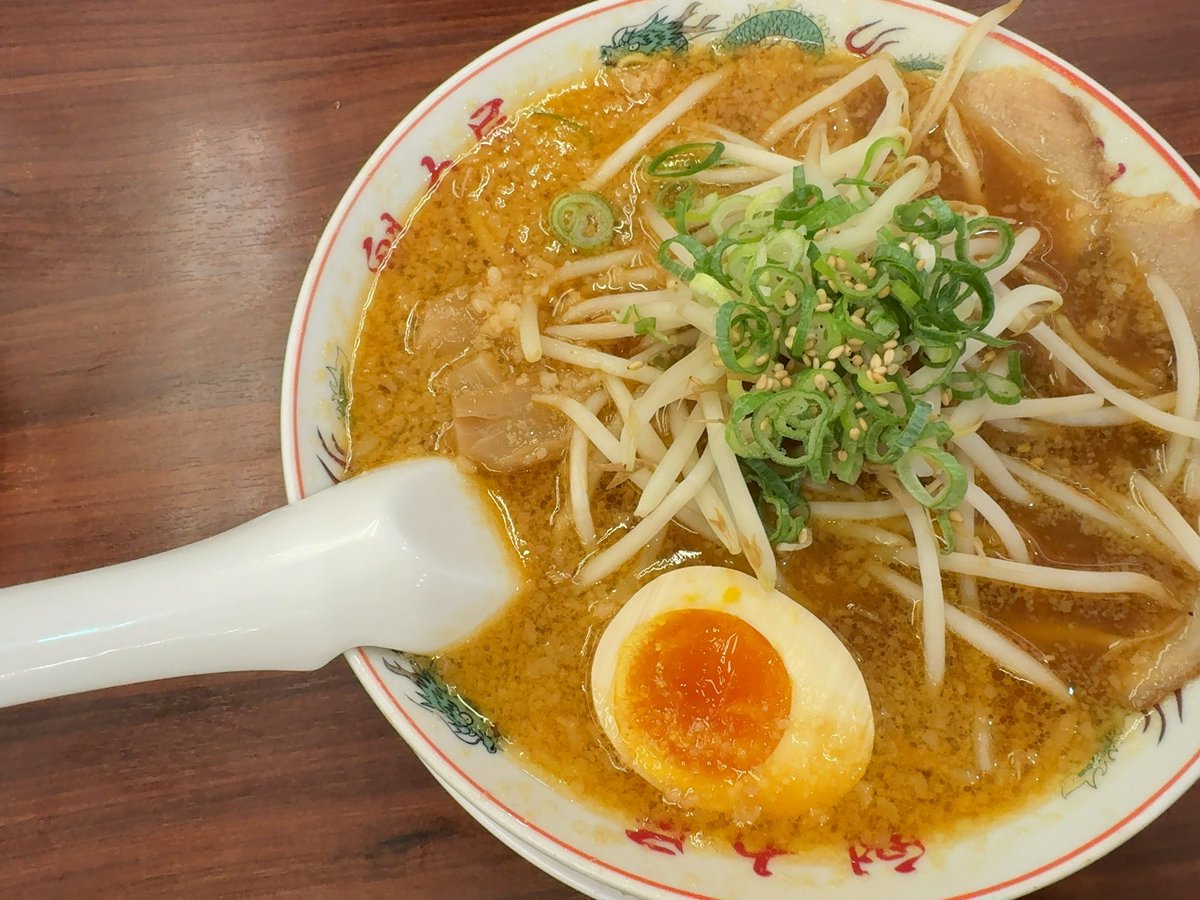 hya_harin's tweet photo. 魁力屋（5891）の優待クーポンを使用してラーメンをいただきます！
寒い日は🍜
#株主優待 https://t.co/8htLD3xFhI