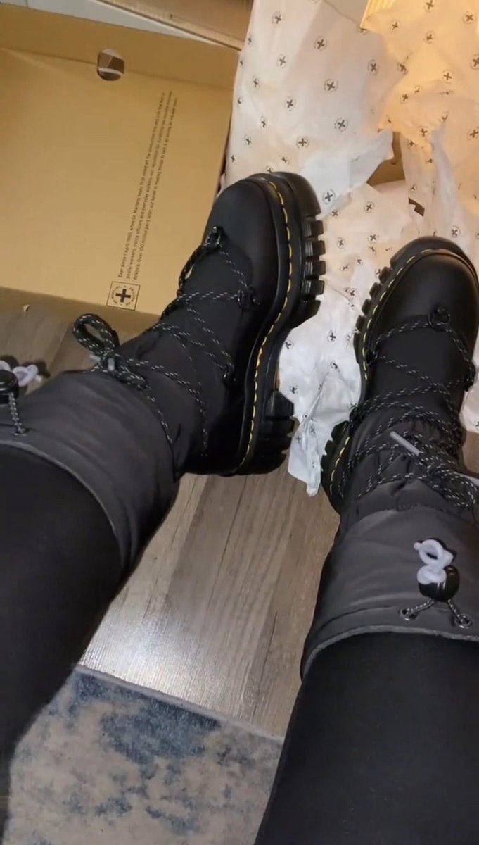 seleena6166's tweet image. I know my credit card tied of me but I gotta have em 😩😍