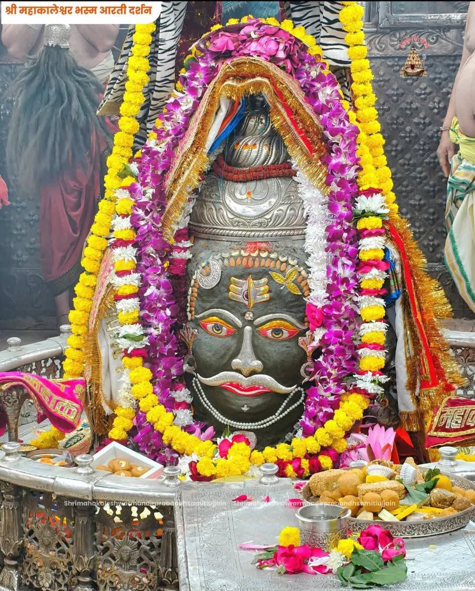 *🙏🌹जय श्री महाकाल 🌹🙏*
*श्री महाकालेश्वर ज्योतिर्लिंग का आज का भस्म आरती श्रृंगार दर्शन*
*🔱पौष, कृष्ण पक्ष, तिथि - दशमी संवत् 2082, दिन - रविवार, 14 दिसम्बर 2025🔱
*🌹ॐ नमः शिवाय*🌹🙏